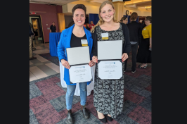 Hannah Falcone and Kate Moscouver earned the 主要研究 Graduate Public Engagement and Outreach Award.